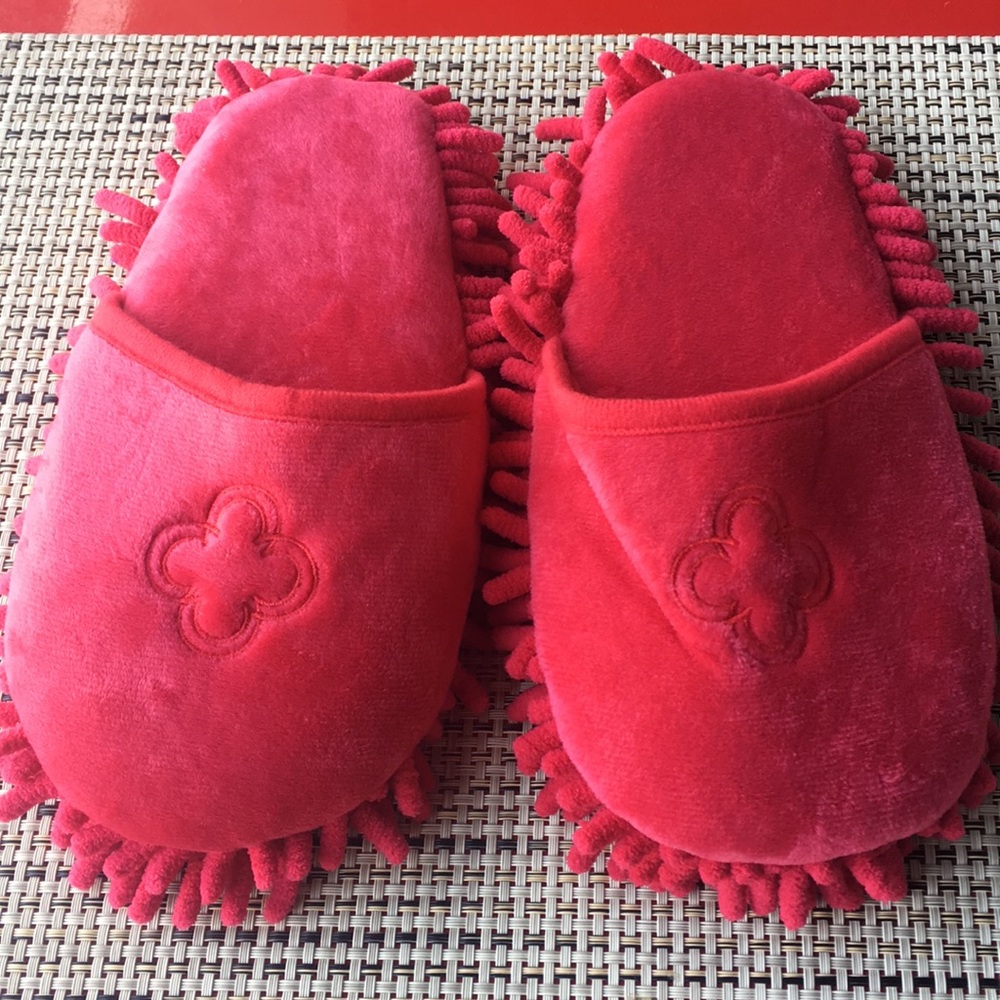 Cooks Companion Kitchen booties Red. Mop booties